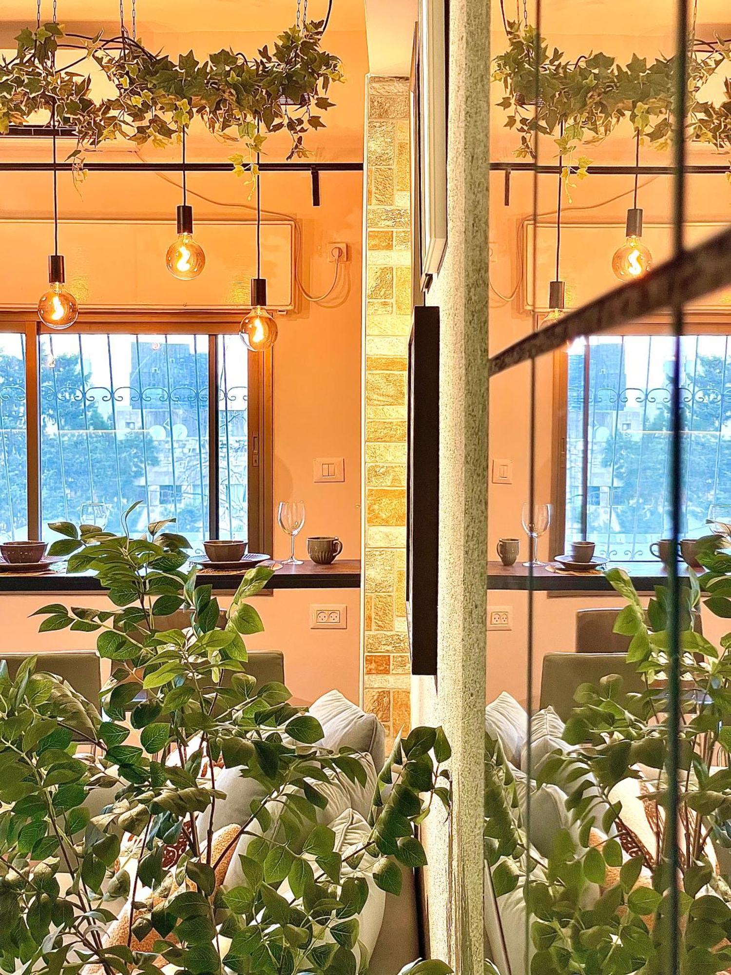 Designer With Complex & Jacuzzi Near Bahai Garden Apartment