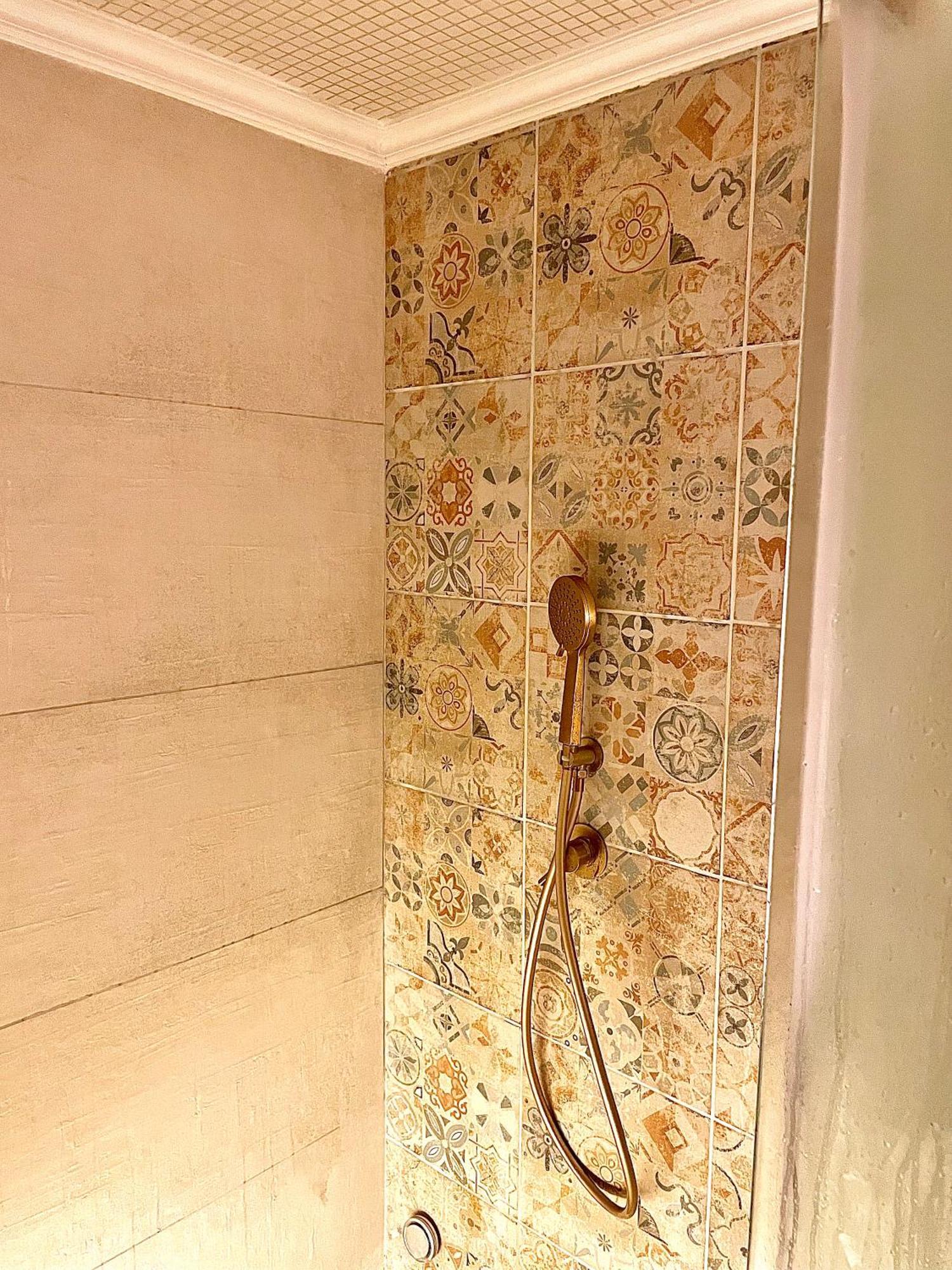Designer With Complex & Jacuzzi Near Bahai Garden