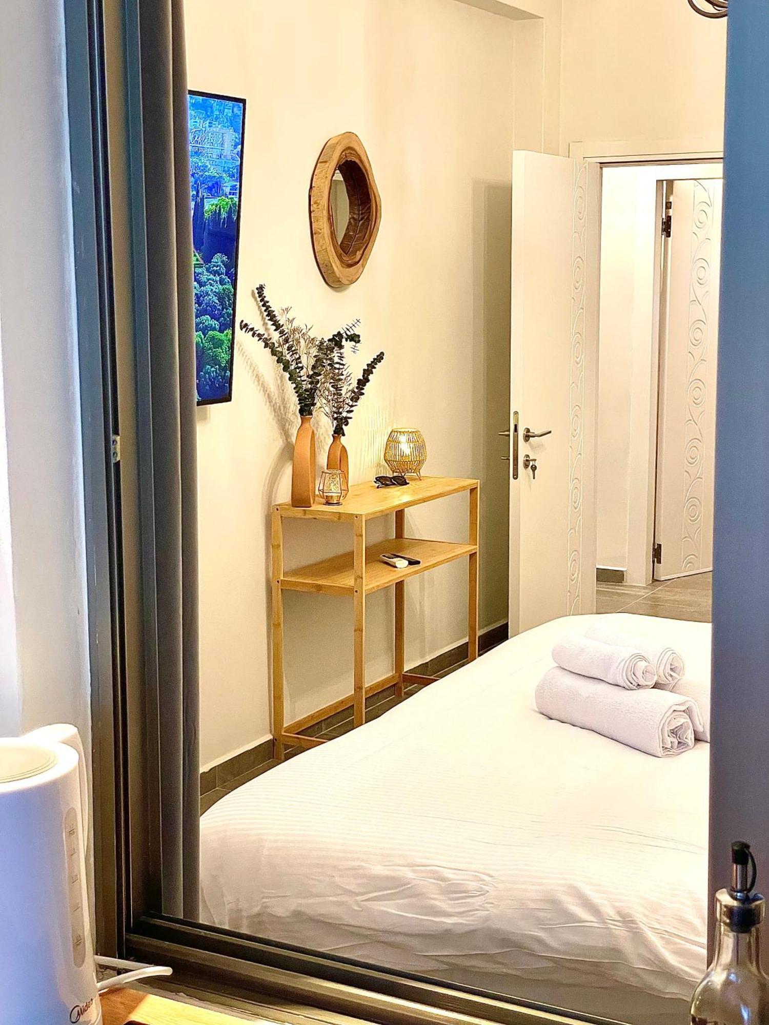 Designer With Complex & Jacuzzi Near Bahai Garden