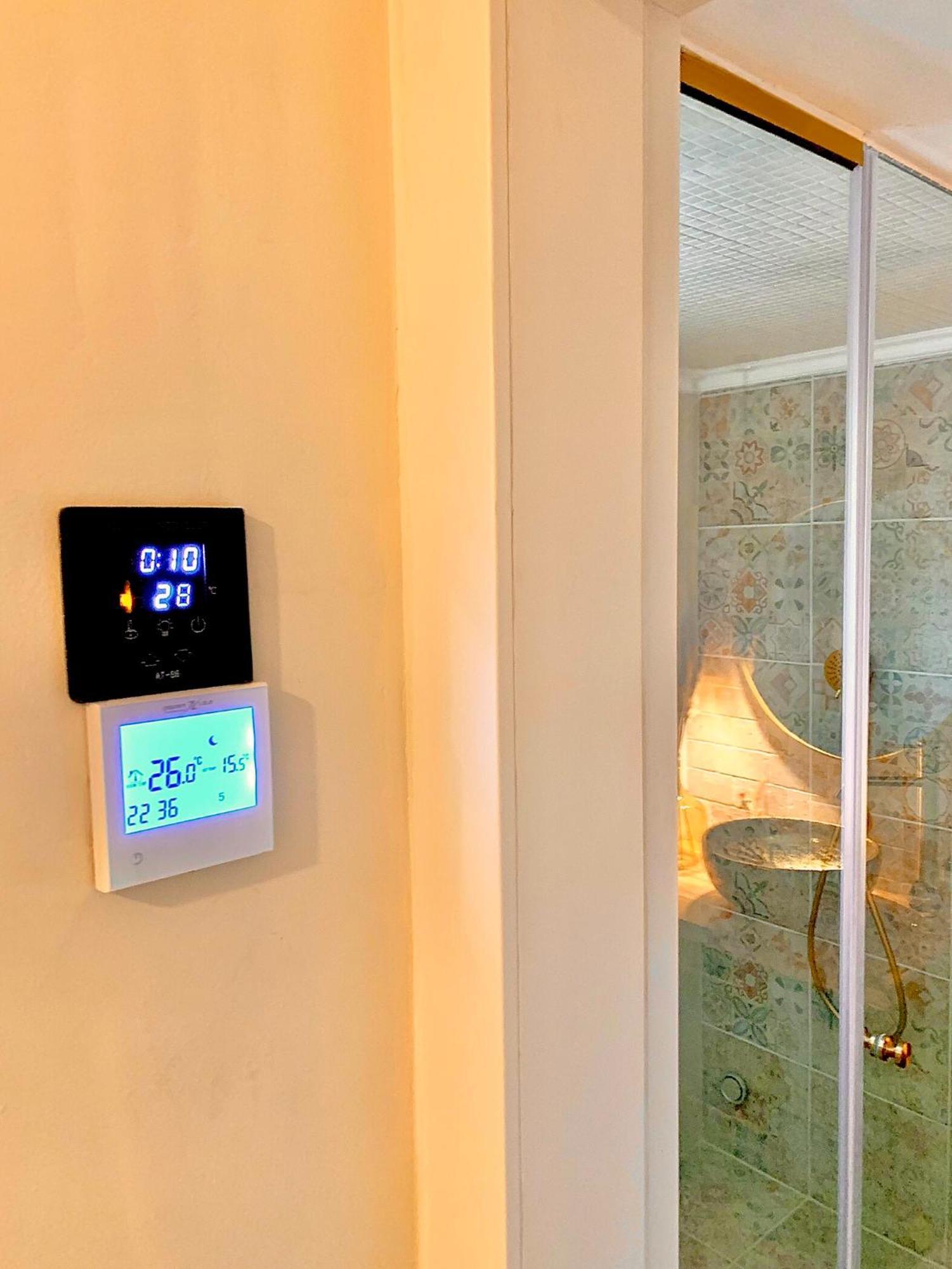 Designer With Complex & Jacuzzi Near Bahai Garden דירה