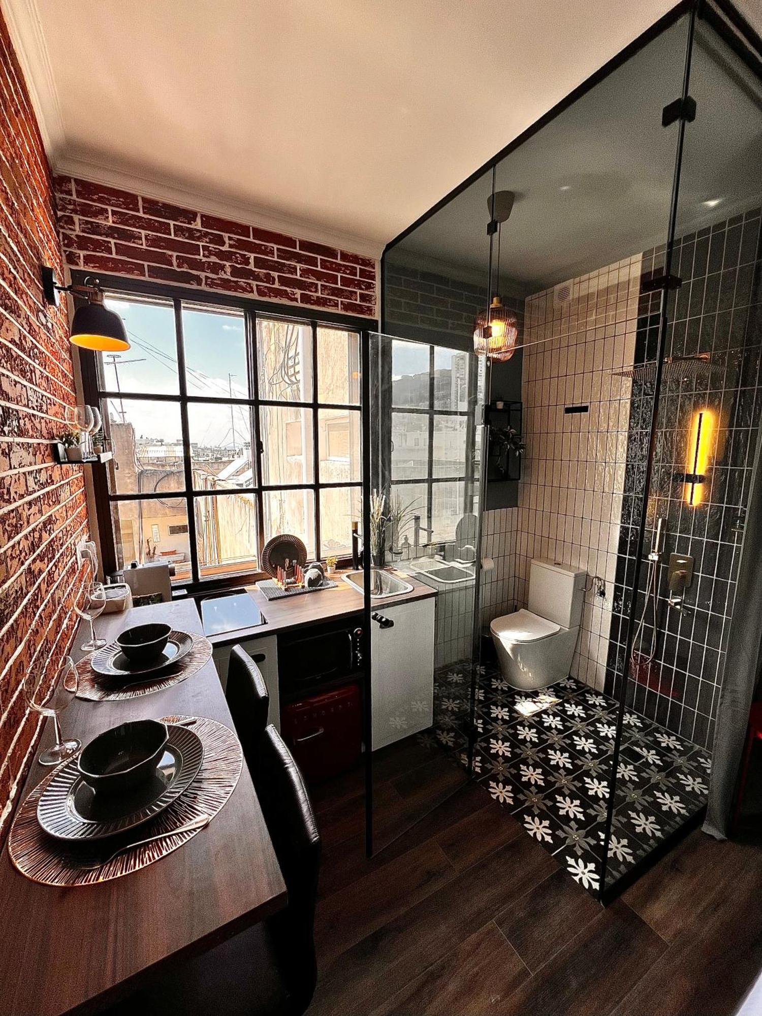 Designer With Complex & Jacuzzi Near Bahai Garden *