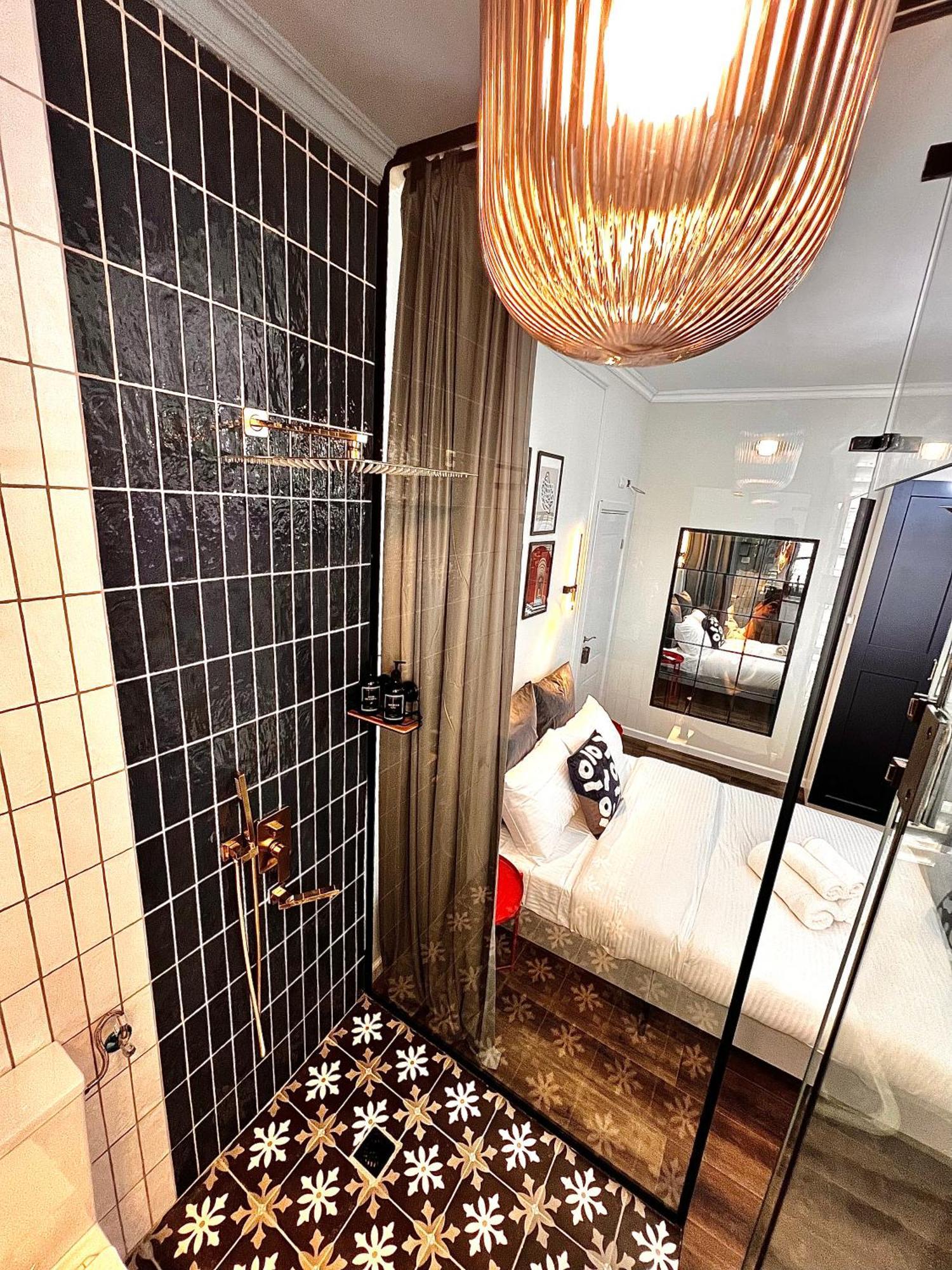 Designer With Complex & Jacuzzi Near Bahai Garden